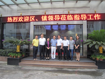 番禺区区长何汝诚赴华体会体育(中国)HTH·官方网站,集团考察指导
